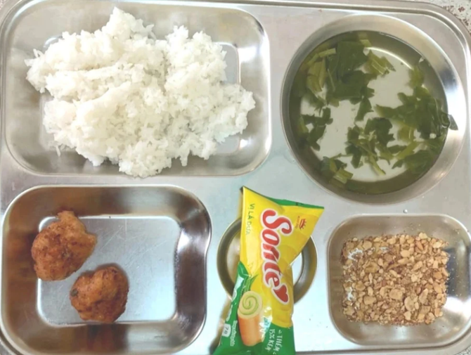School lunch consists of only a little salt and peanuts, and two meatballs: Principal says it's "not appropriate".